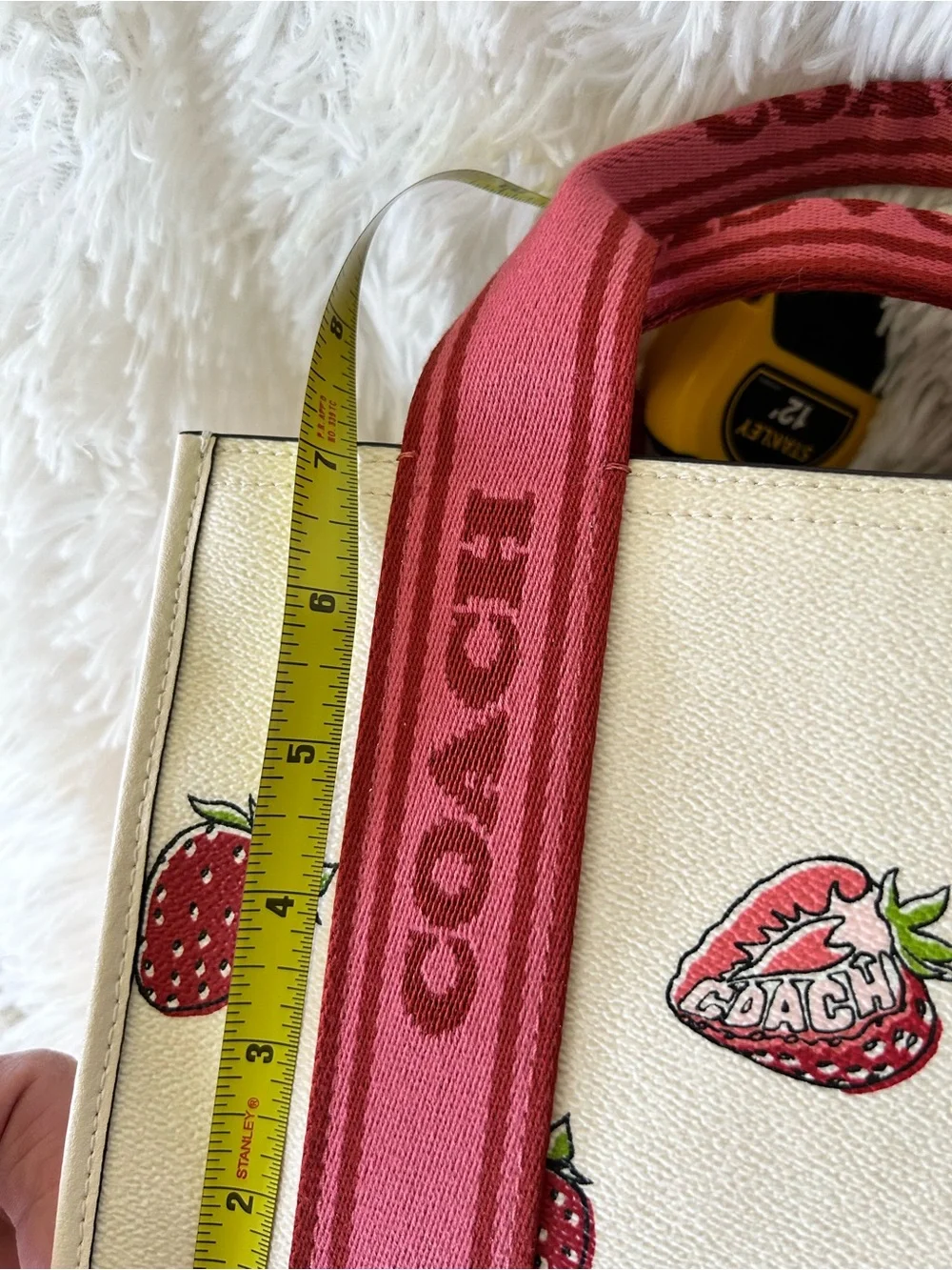 Coach Strawberry Smith toe 24 in chalk multi